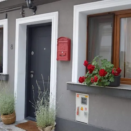 Villa Very Secure And Comfortable One Bedroom Bukarest
